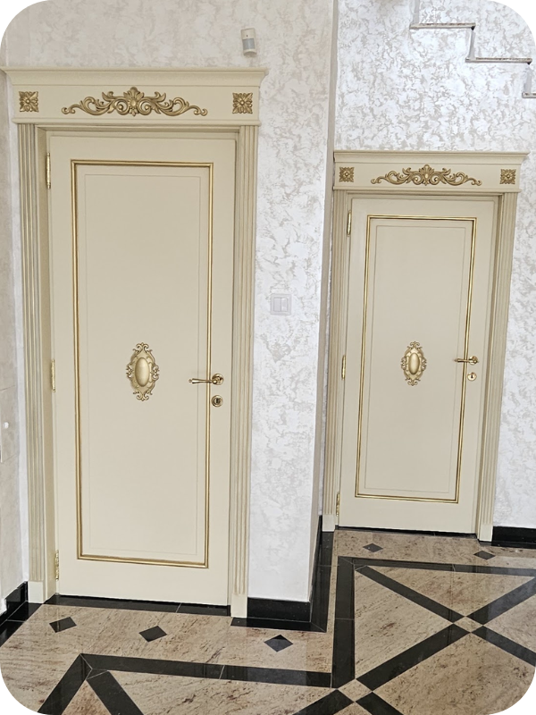 Uși din lemn masiv în stil regal